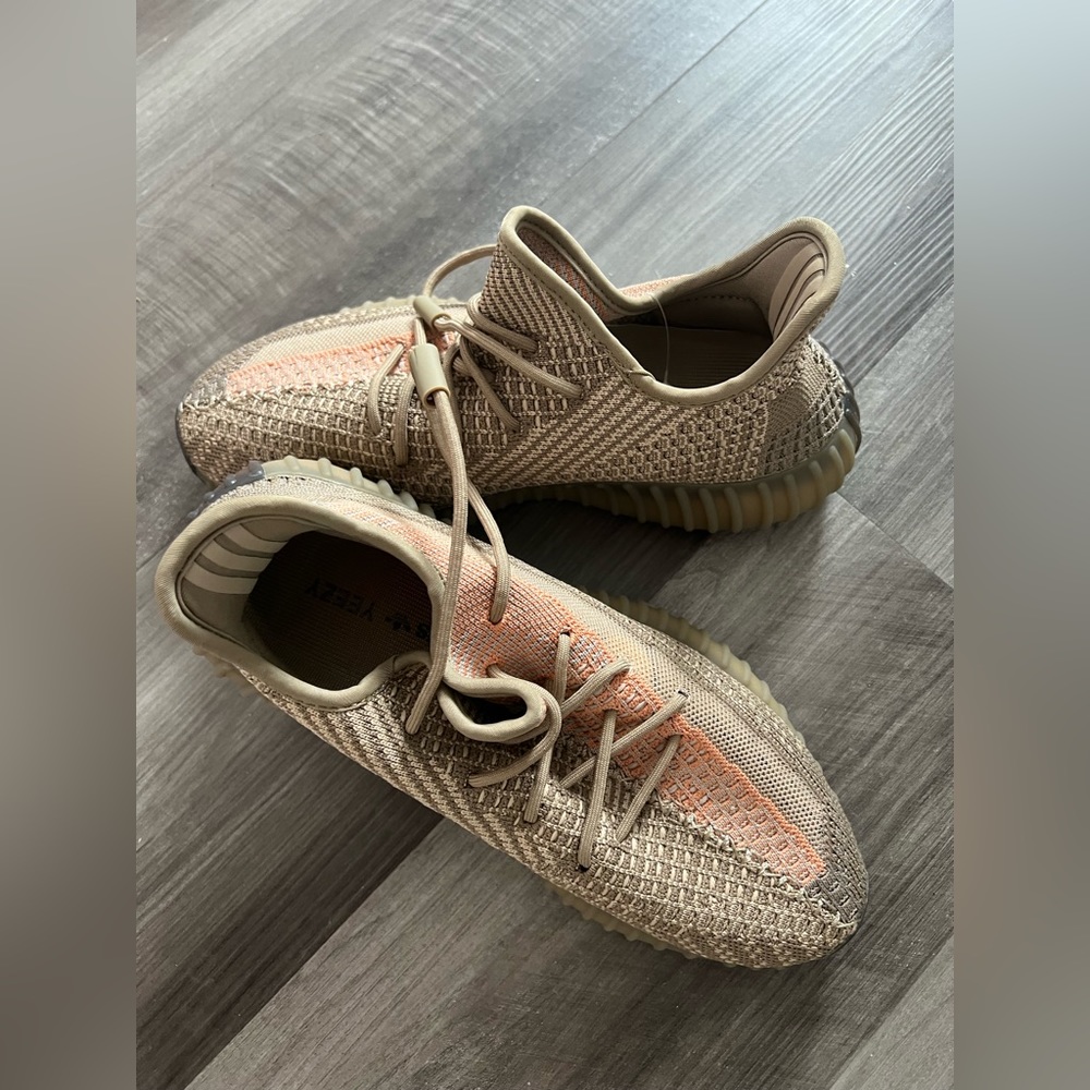 Women’s adidas Yeezy Boost - Picture 6 of 7